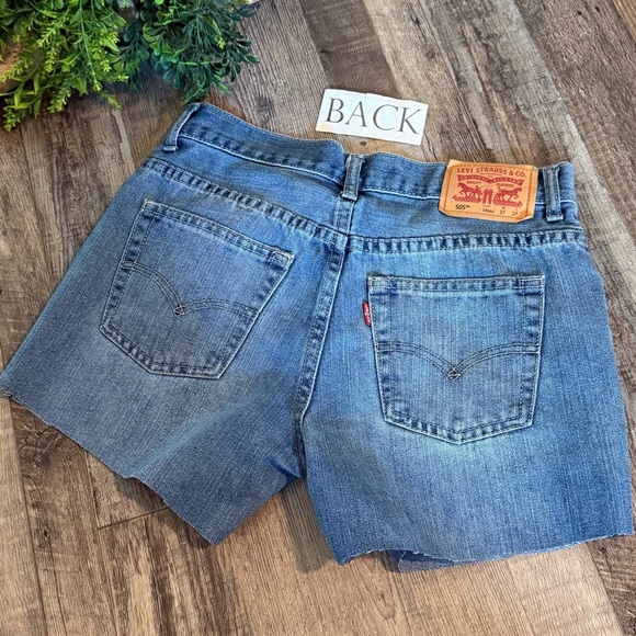 LEVIS 505 Medium Wash Denim Cut Off Shorts Like New Size 27 - Picture 1 of 9